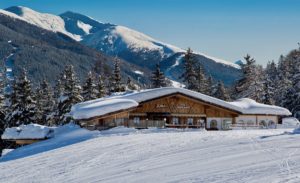 Rifugio Jora con le ciaspole: in inverno a San Candido